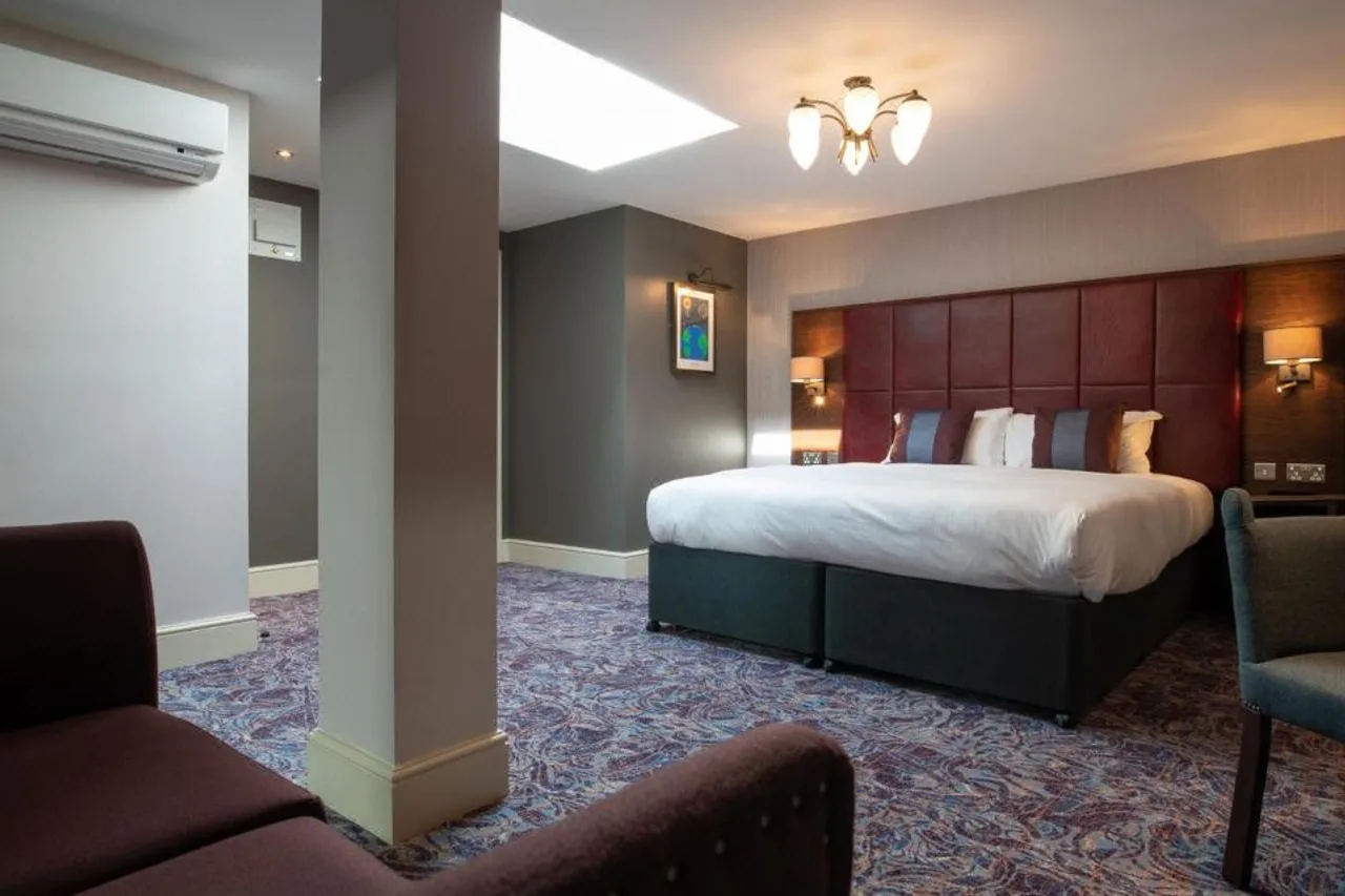 Thomas Ingoldsby (Wetherspoon) — rooms and atmosphere