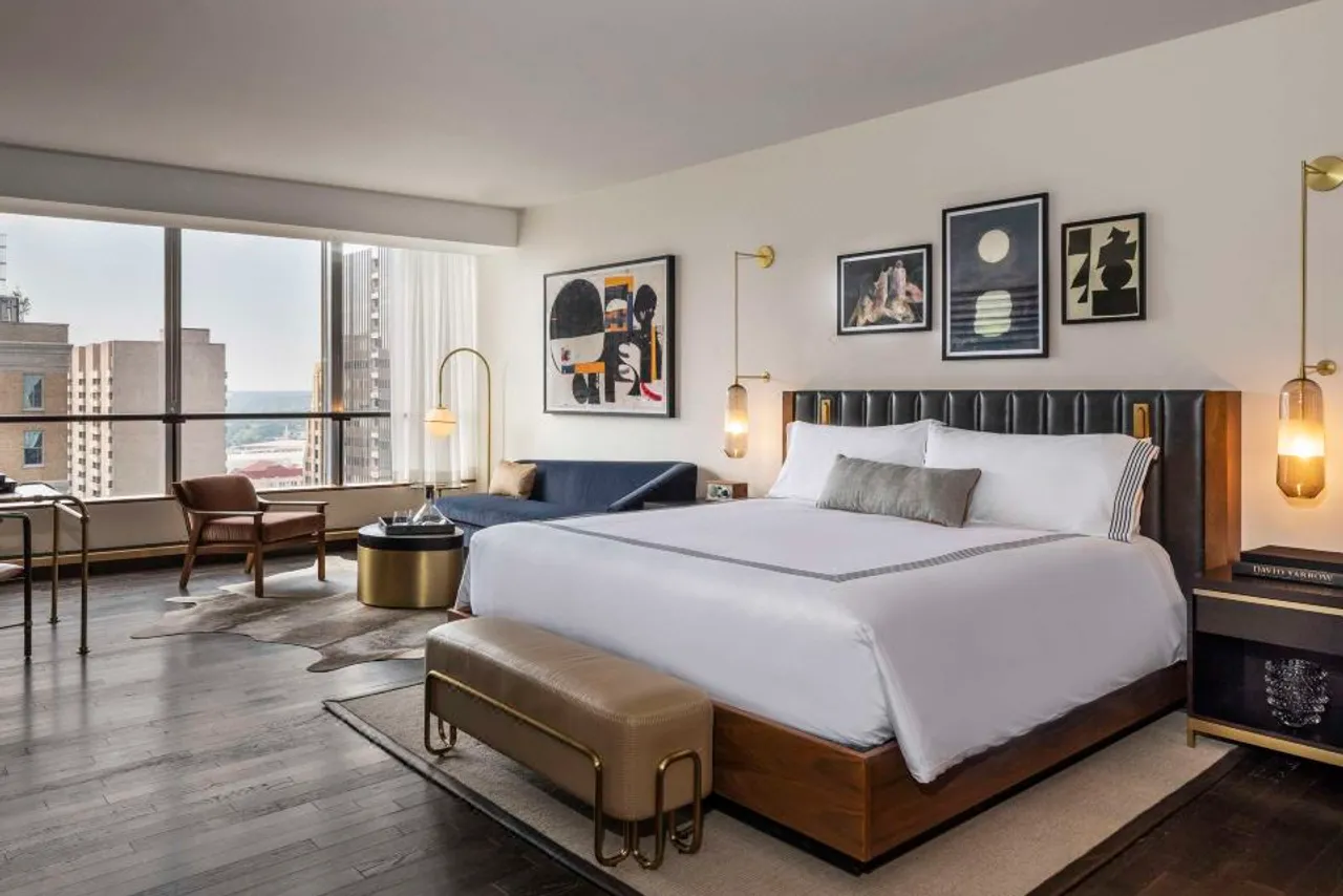 Thompson Dallas — rooms and atmosphere