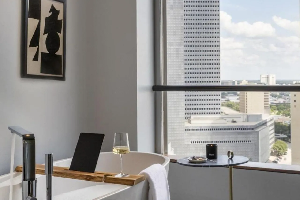 Thompson Dallas — rooms and atmosphere