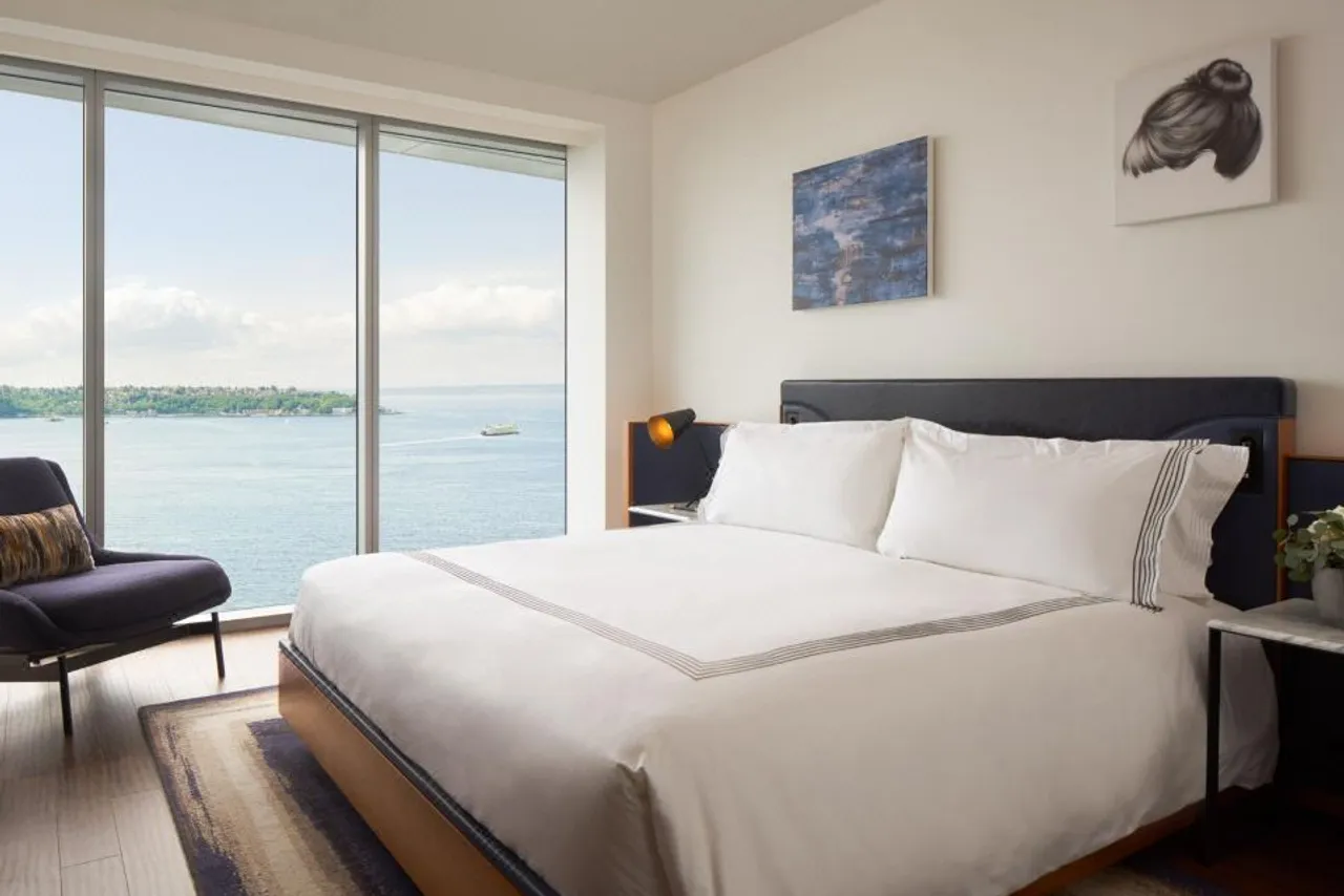 Thompson Seattle, by Hyatt — rooms and atmosphere