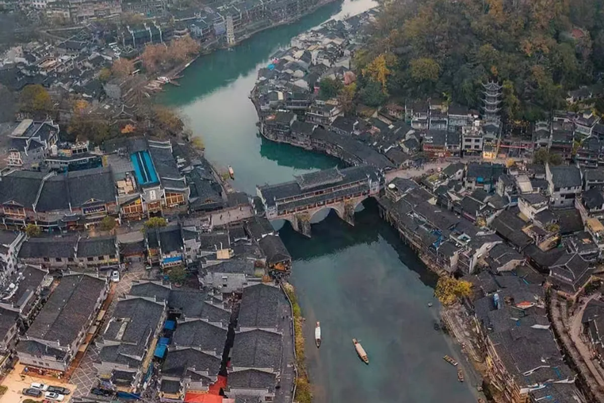 Tianqingshe Riverview Homestay — rooms and atmosphere
