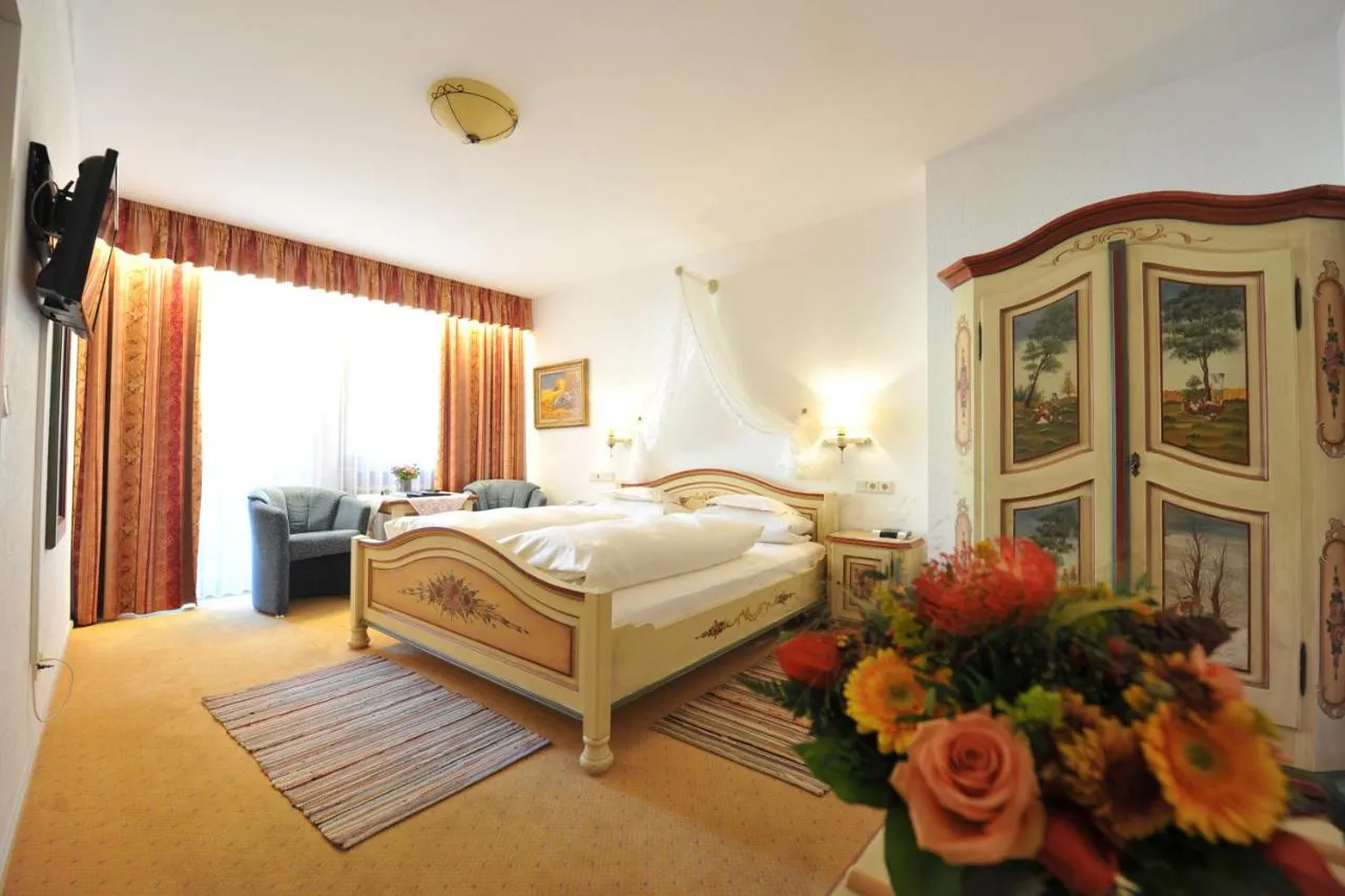 Tilman Riemenschneider Hotel — rooms and atmosphere