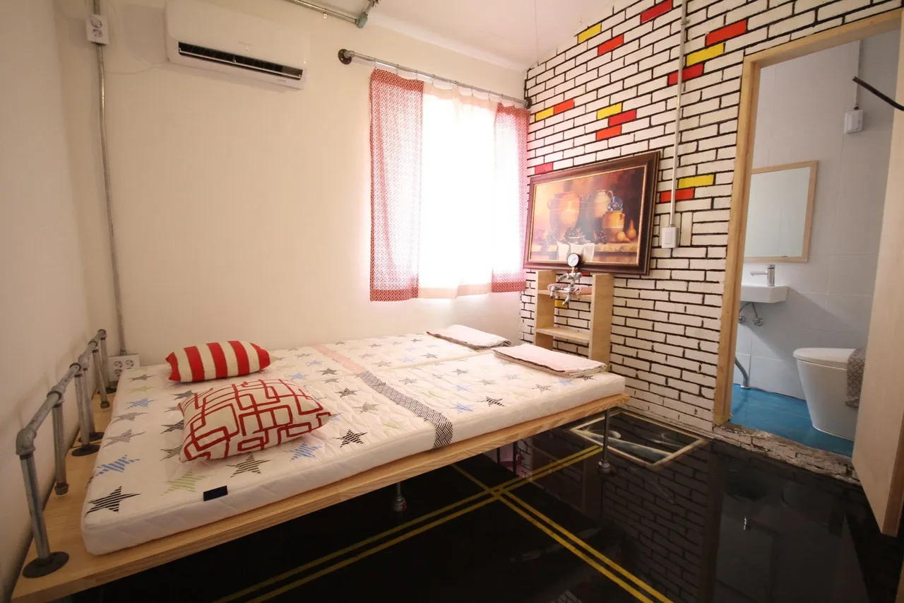 Time Travelers Party Hostel Hongdae — rooms and atmosphere