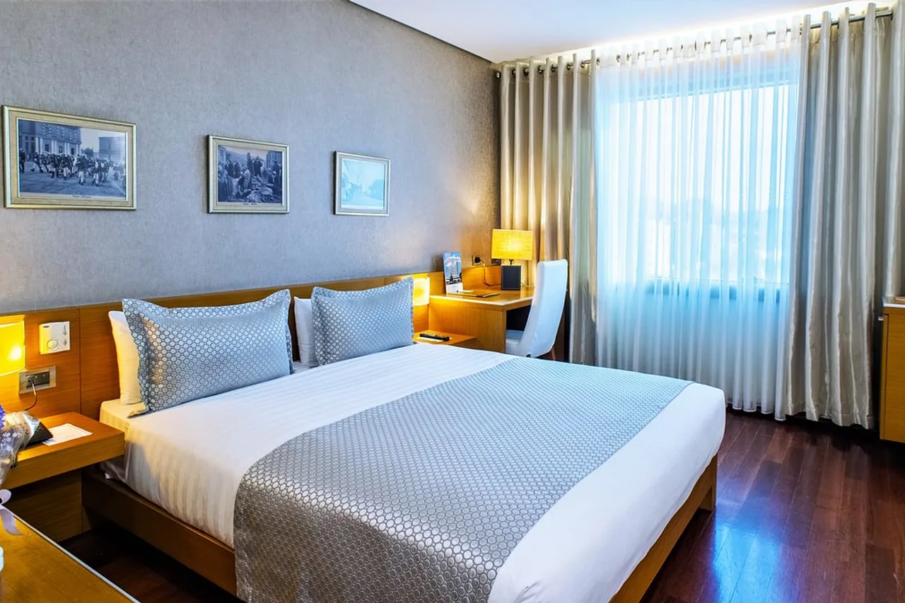 Tirana International Hotel & Conference Centre — rooms and atmosphere