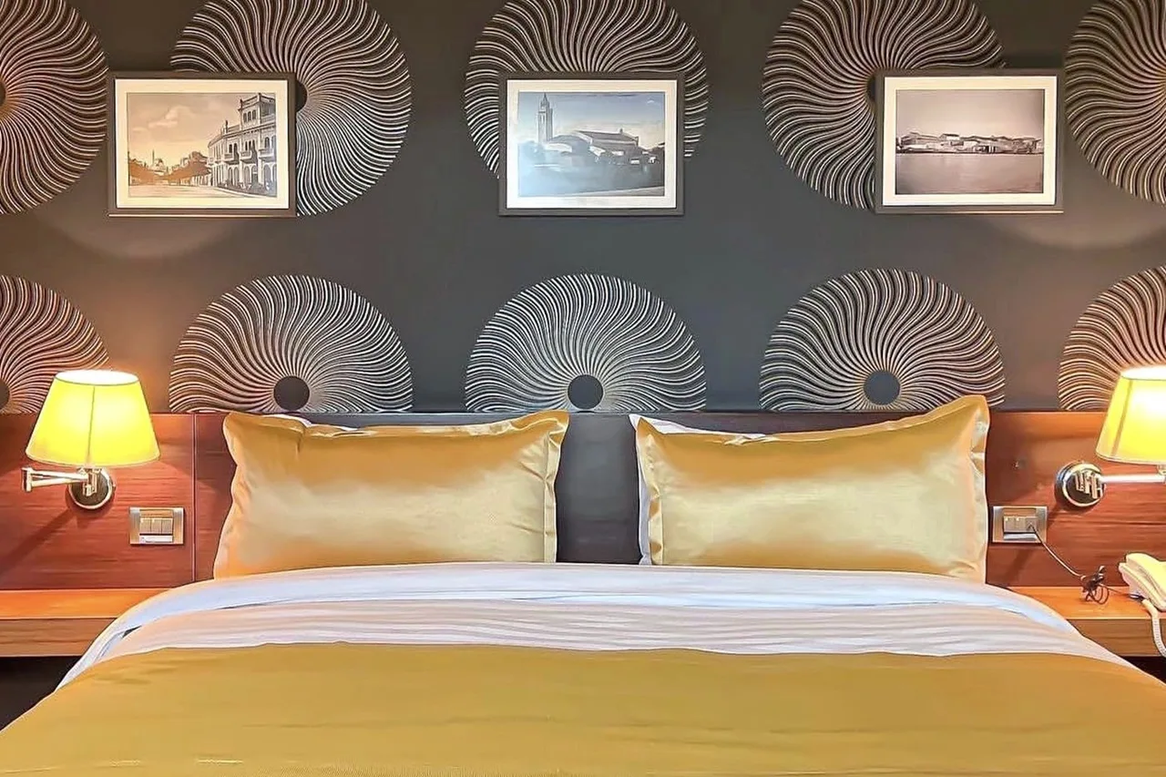 Tirana International Hotel & Conference Centre — rooms and atmosphere