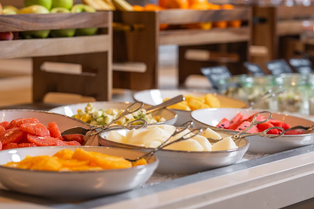 Tirana Marriott Hotel — rooms and atmosphere