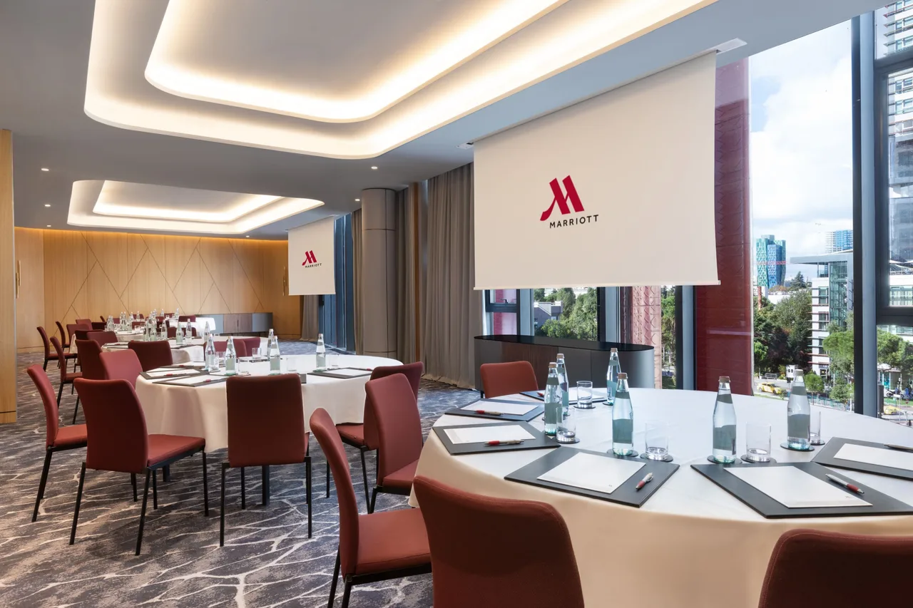 Tirana Marriott Hotel — rooms and atmosphere