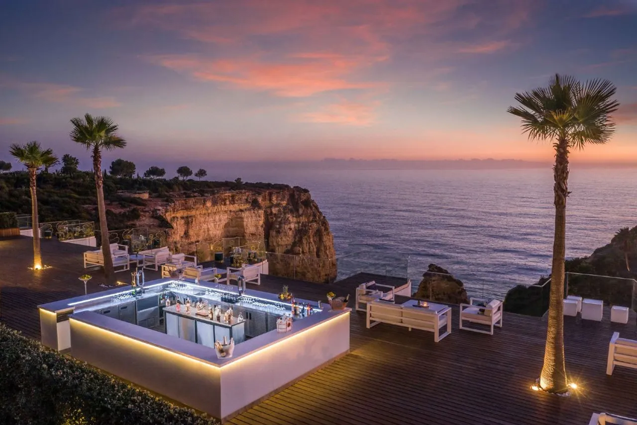 Tivoli Carvoeiro Algarve Resort — rooms and atmosphere