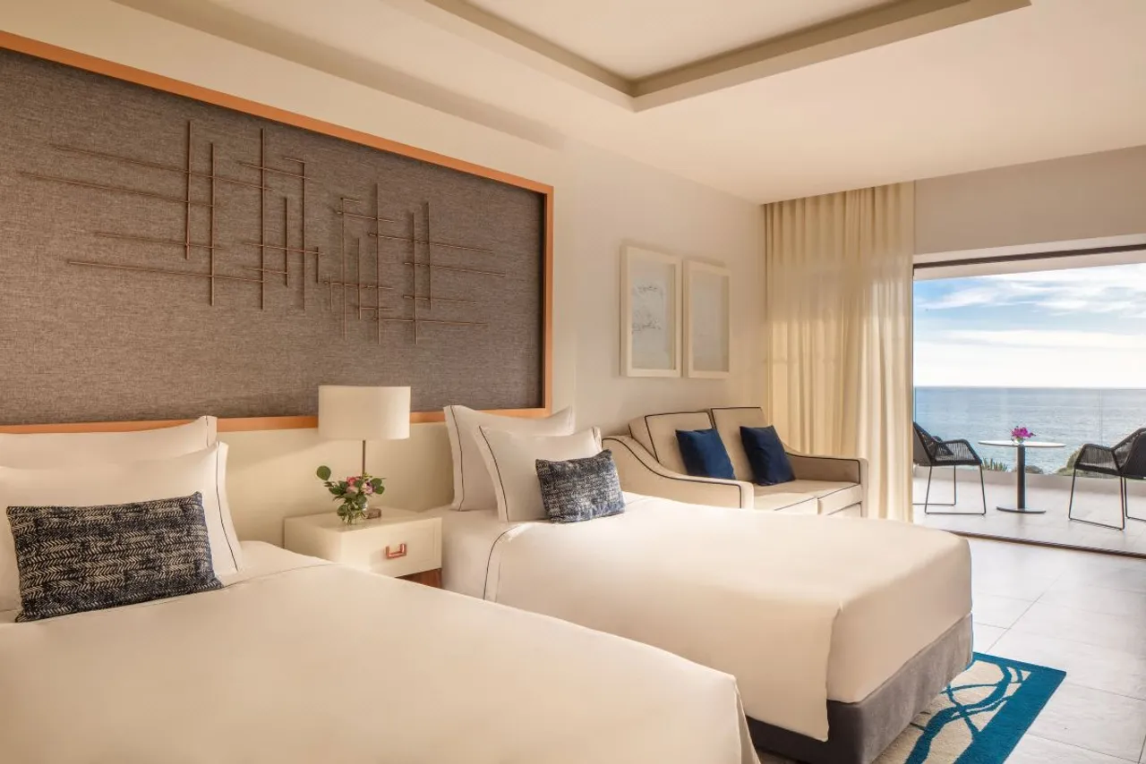 Tivoli Carvoeiro Algarve Resort — rooms and atmosphere
