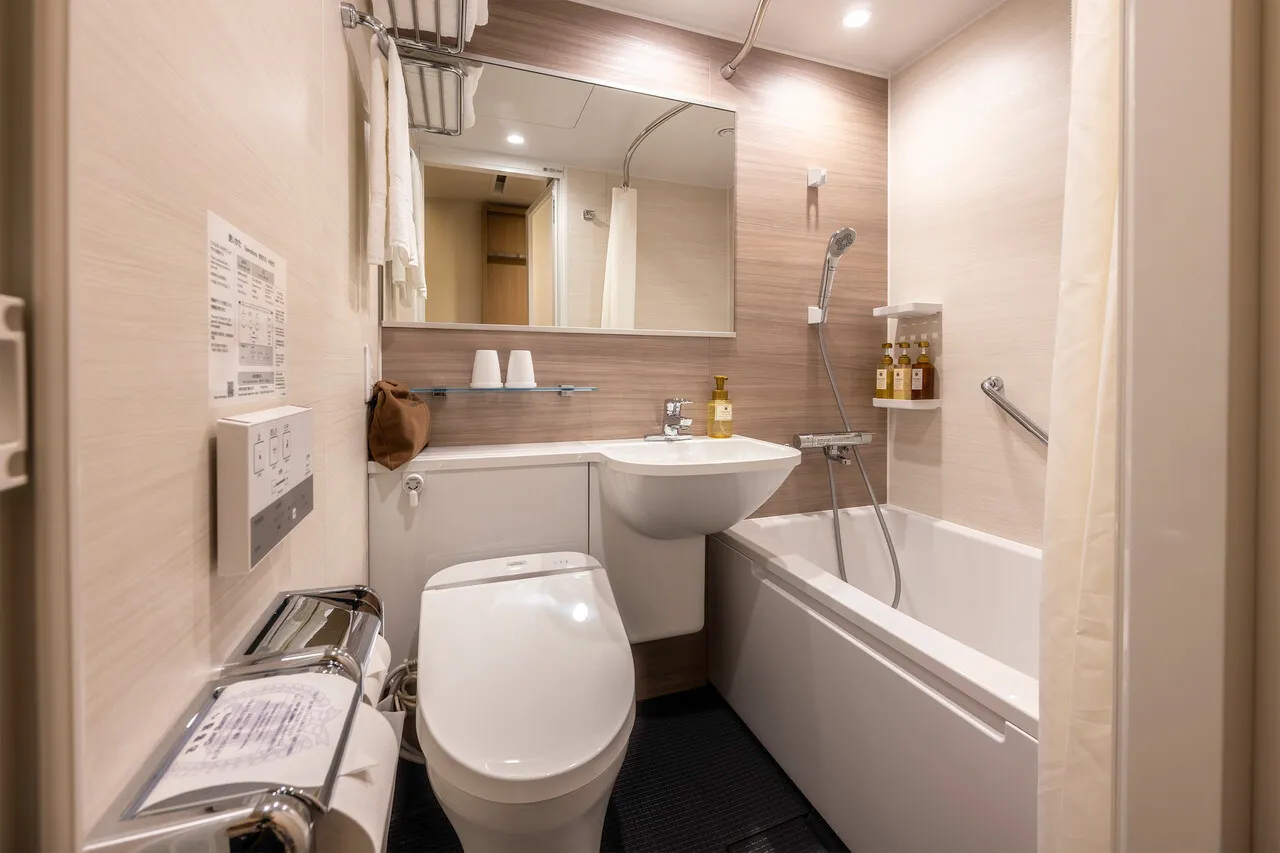 Tokyo Bay Ariake Washington Hotel — rooms and atmosphere