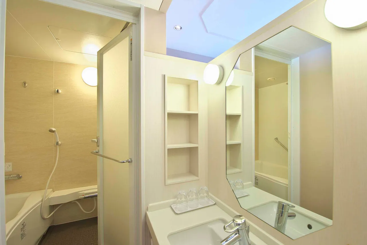 Tokyo Bay Maihama Hotel First Resort — rooms and atmosphere