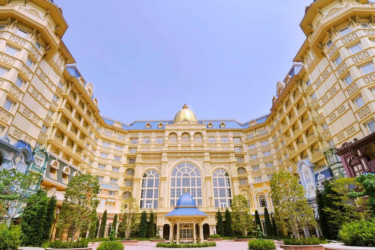 Tokyo Disneyland Hotel — rooms and atmosphere