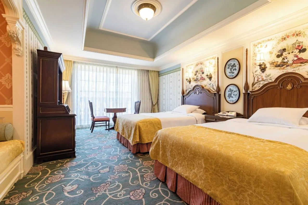 Tokyo Disneyland Hotel — rooms and atmosphere
