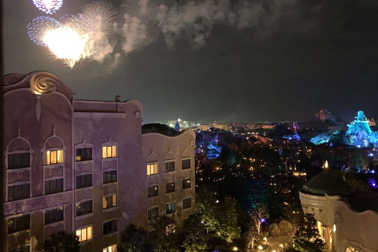Tokyo DisneySea Fantasy Springs Hotel — rooms and atmosphere