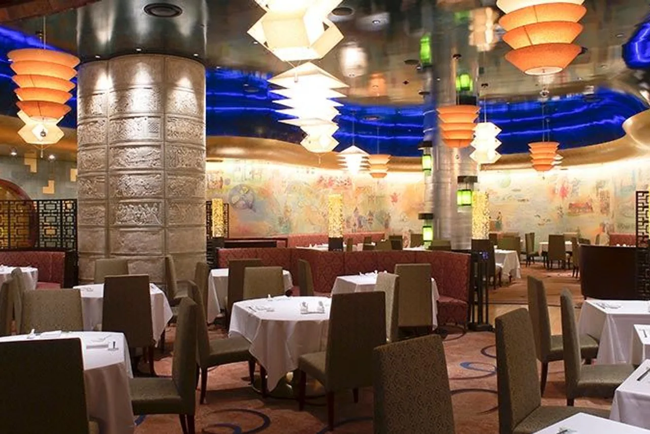 Tokyo DisneySea Hotel MiraCosta — rooms and atmosphere