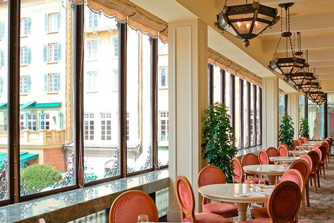 Tokyo DisneySea Hotel MiraCosta — rooms and atmosphere