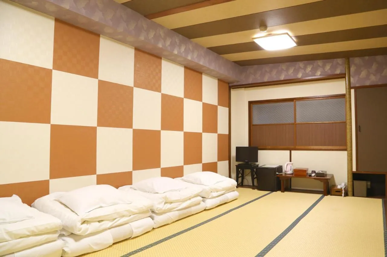 Tokyo Ueno New Izu Hotel — rooms and atmosphere