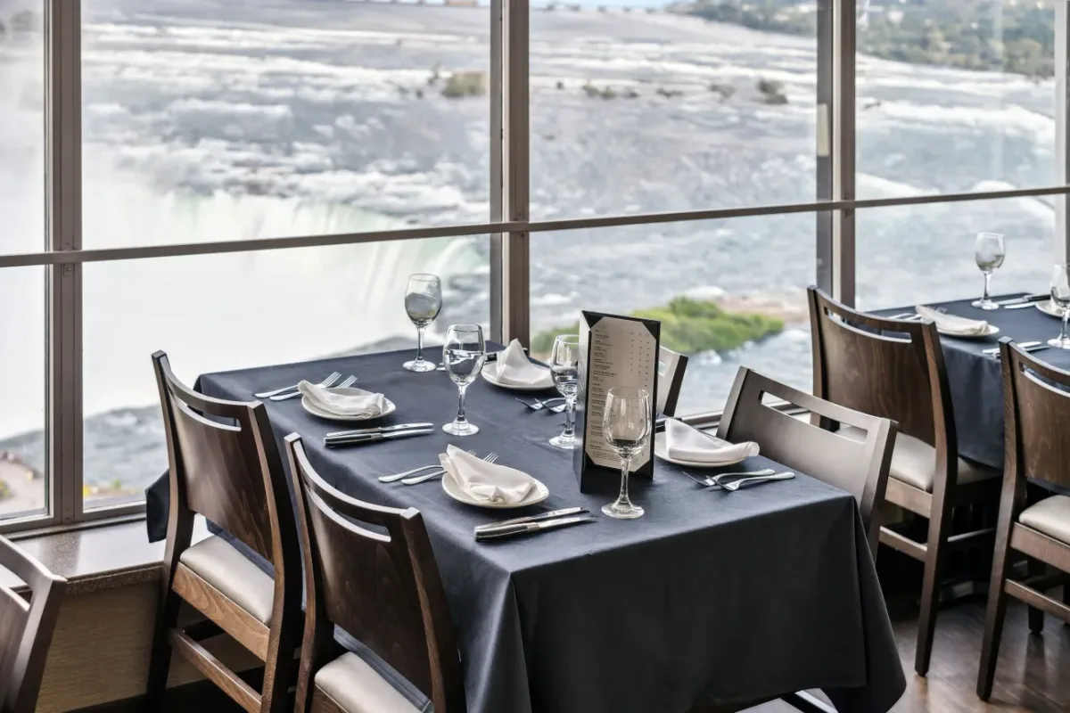 Tower Hotel at Fallsview — ภาพห้องพักและบรรยากาศ