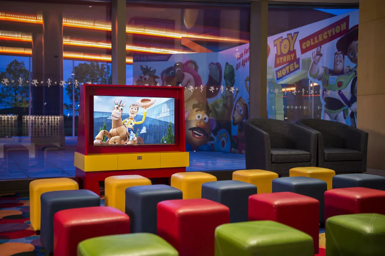 Toy Story Hotel (Shanghai Disney Resort) — rooms and atmosphere