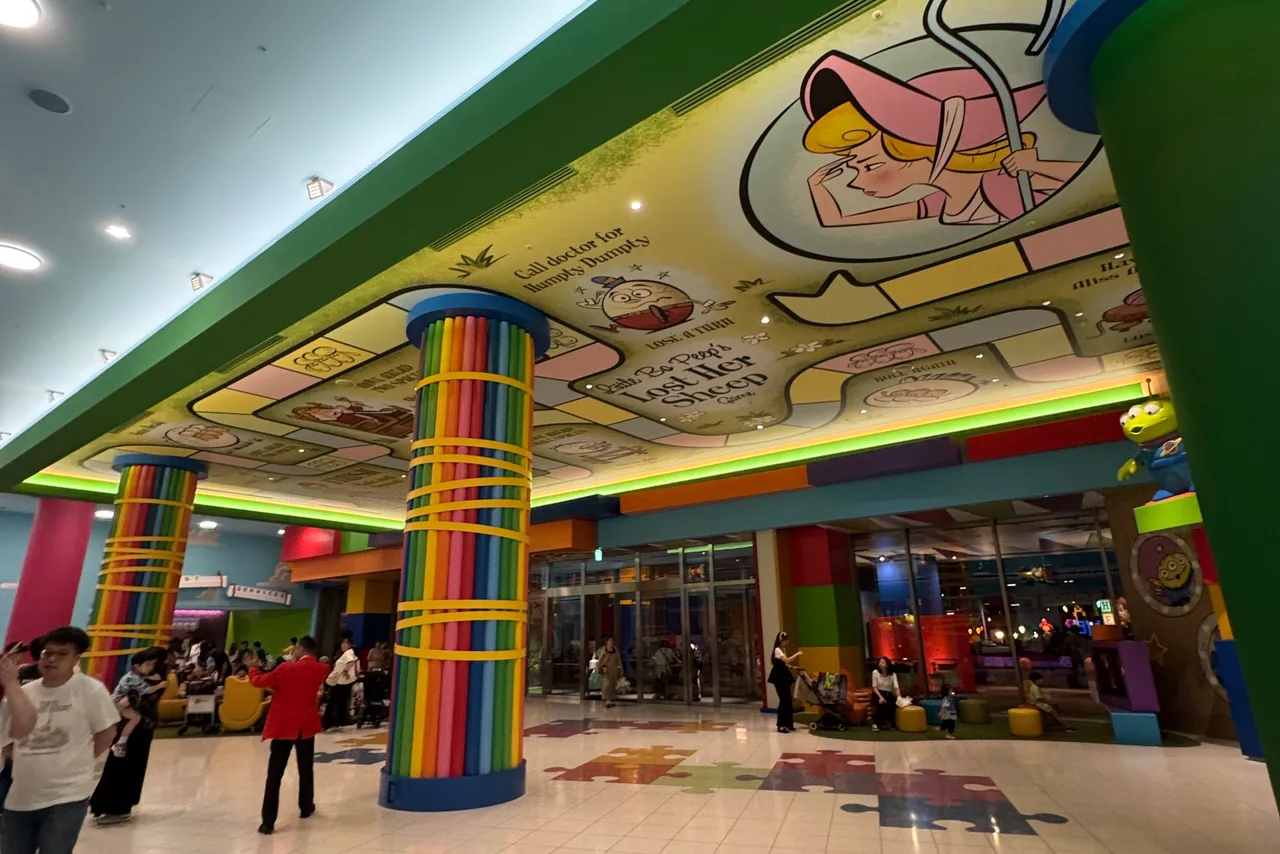 Tokyo Disney Toy Story Hotel — rooms and atmosphere