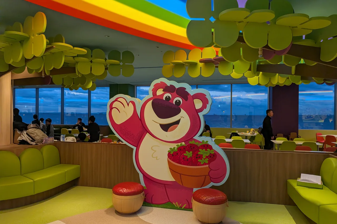 Tokyo Disney Toy Story Hotel — rooms and atmosphere