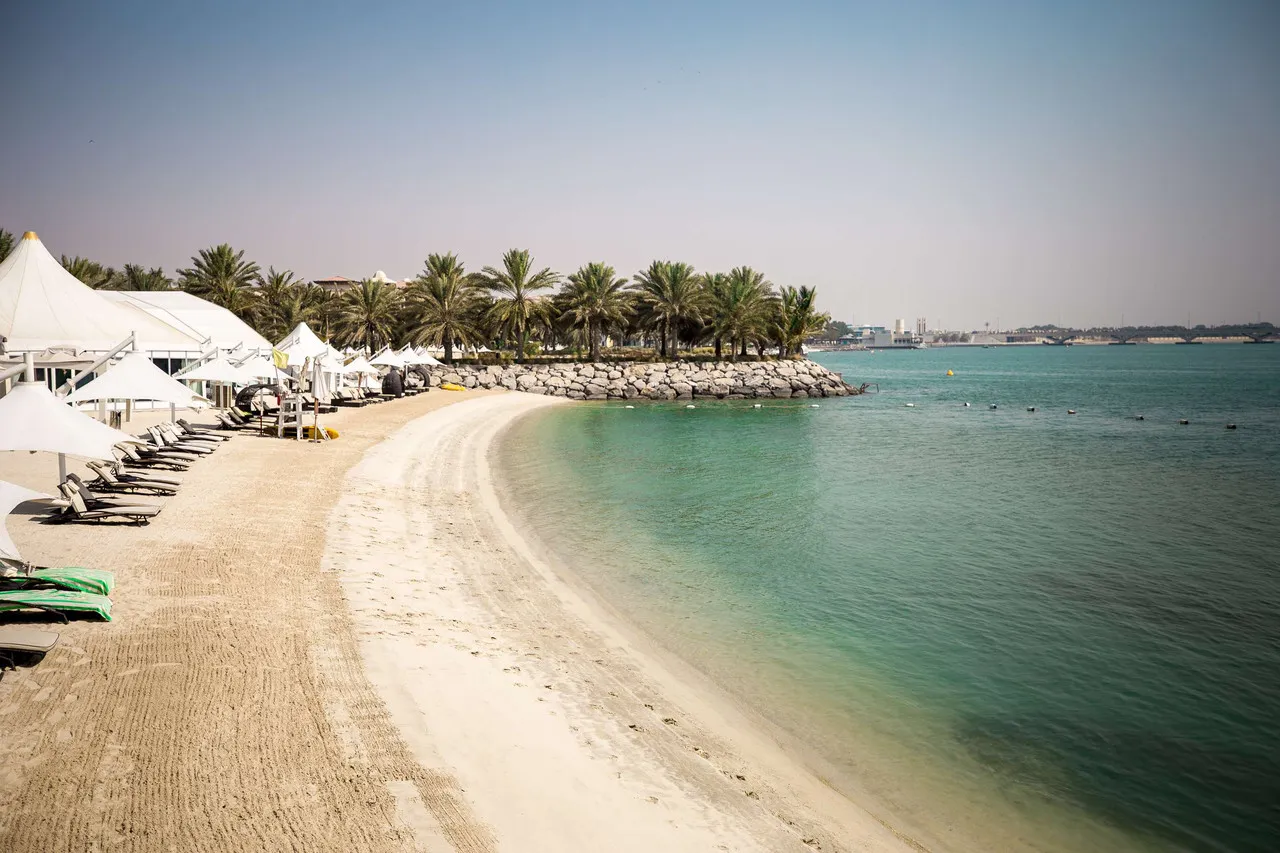 Traders Hotel, Qaryat Al Beri Abu Dhabi — ภาพห้องพักและบรรยากาศ