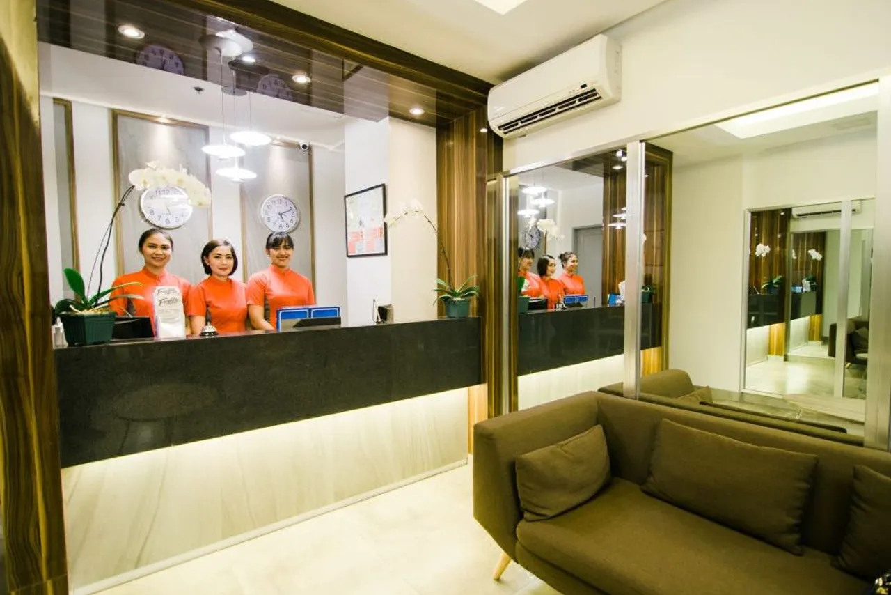 Travelite Express Hotel — rooms and atmosphere