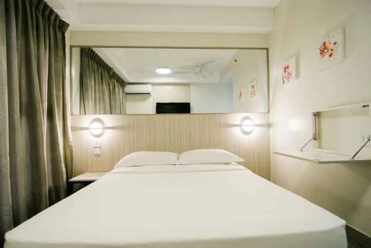 Travelite Express Hotel — rooms and atmosphere