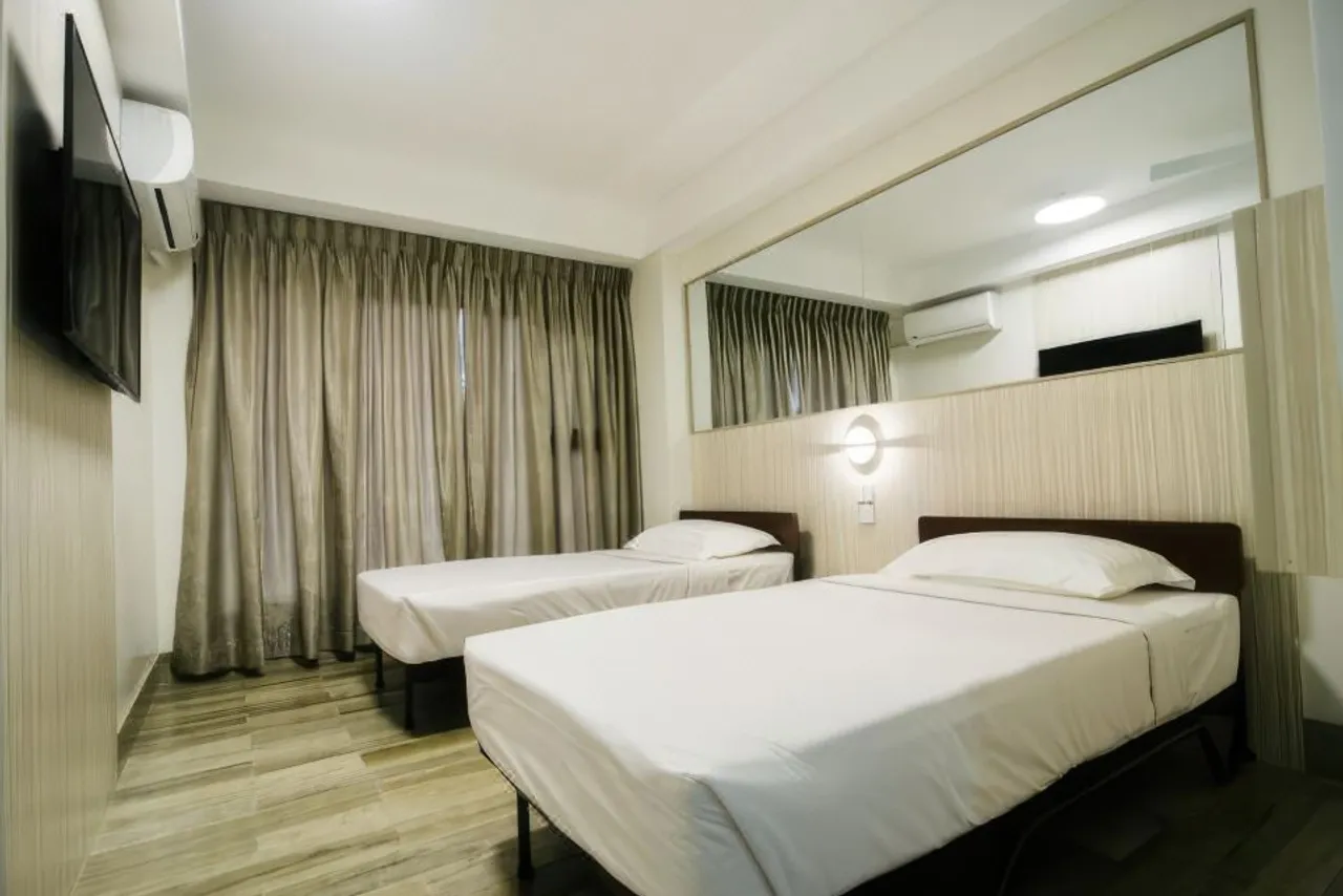 Travelite Express Hotel — rooms and atmosphere