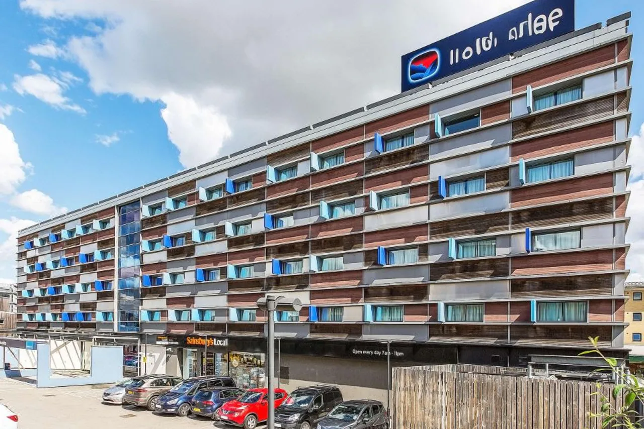Travelodge Cambridge Central — rooms and atmosphere