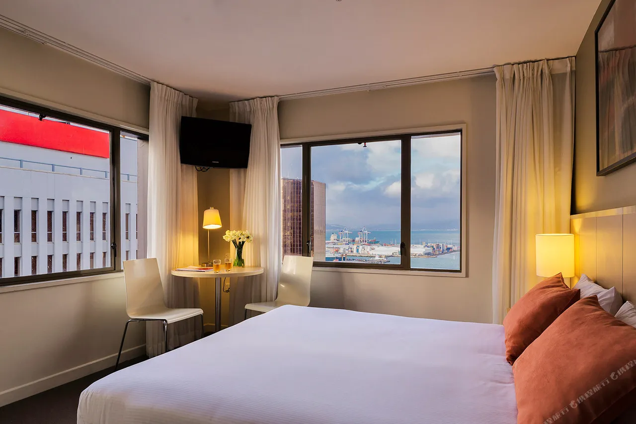 Travelodge Hotel Wellington — rooms and atmosphere
