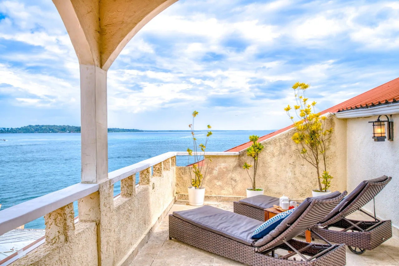 Tropical Suites Hotel — ภาพห้องพักและบรรยากาศ