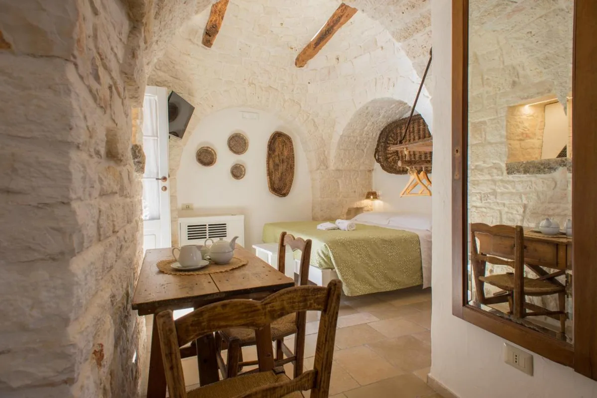 Trulli Holiday Albergo Diffuso — ภาพห้องพักและบรรยากาศ