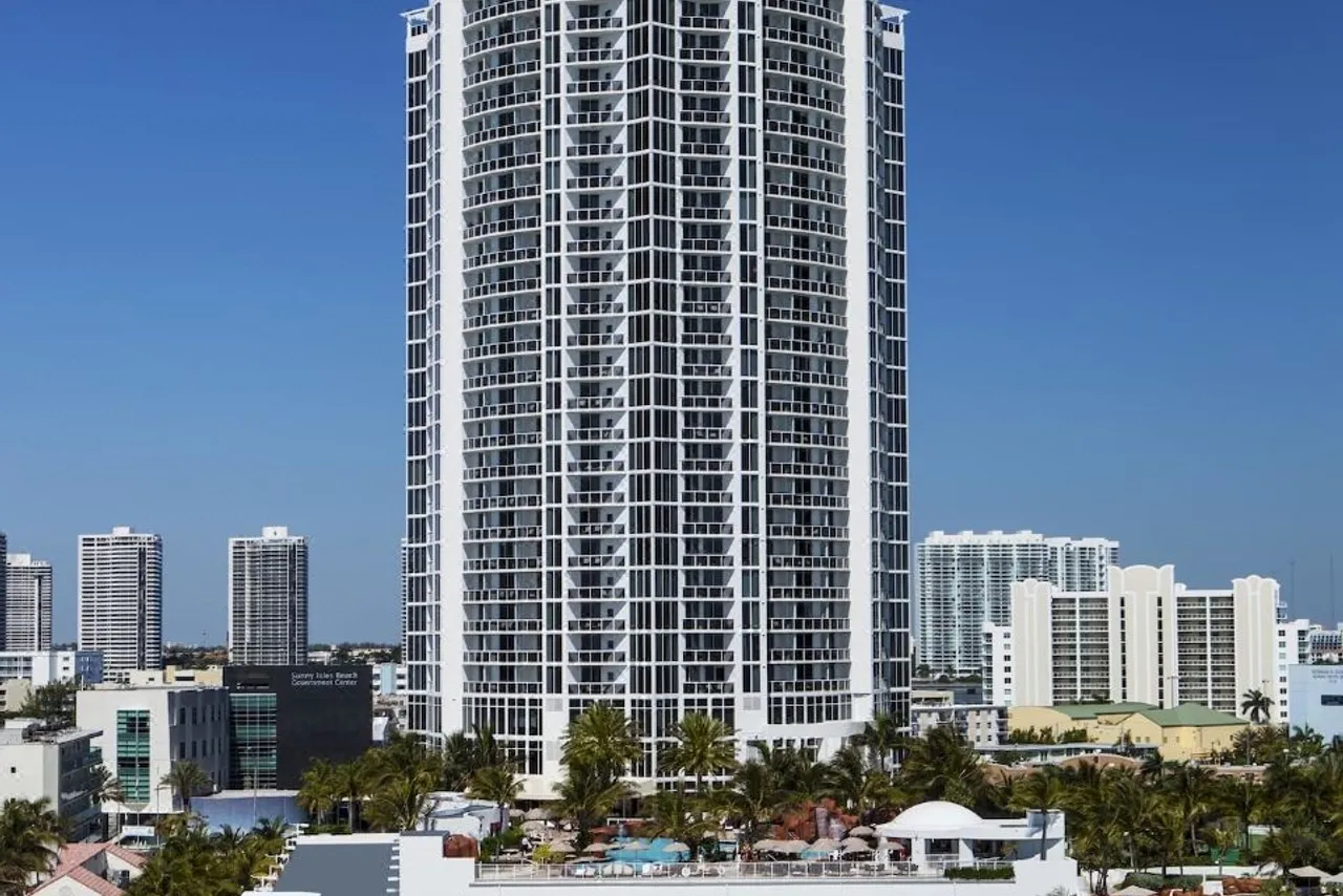 Trump International Beach Resort — rooms and atmosphere
