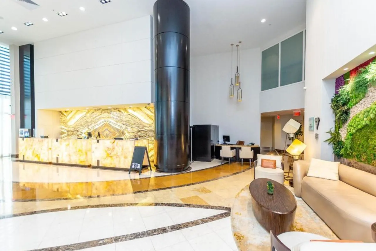Trump International Beach Resort — rooms and atmosphere