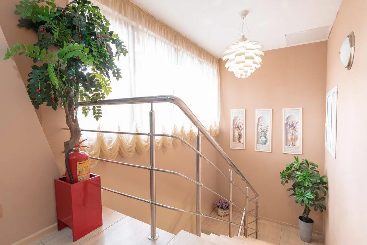 Tsvetnoy 5 Hotel — rooms and atmosphere