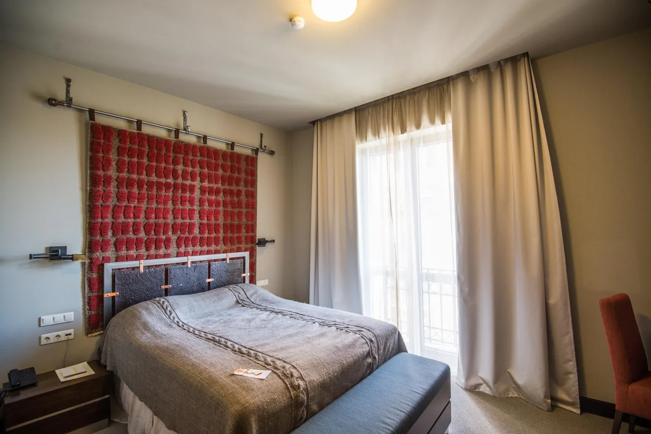 Tufenkian Historic Yerevan Hotel — rooms and atmosphere