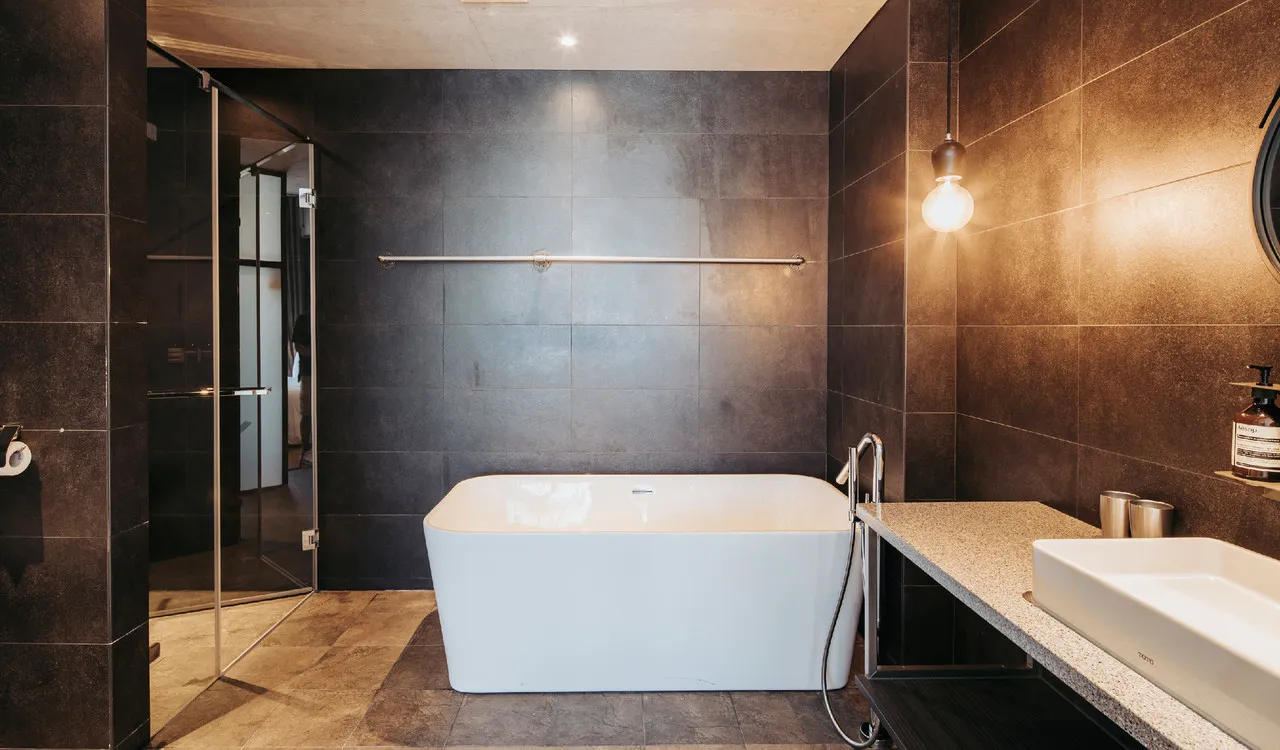 U.I.J Hotel & Hostel — rooms and atmosphere