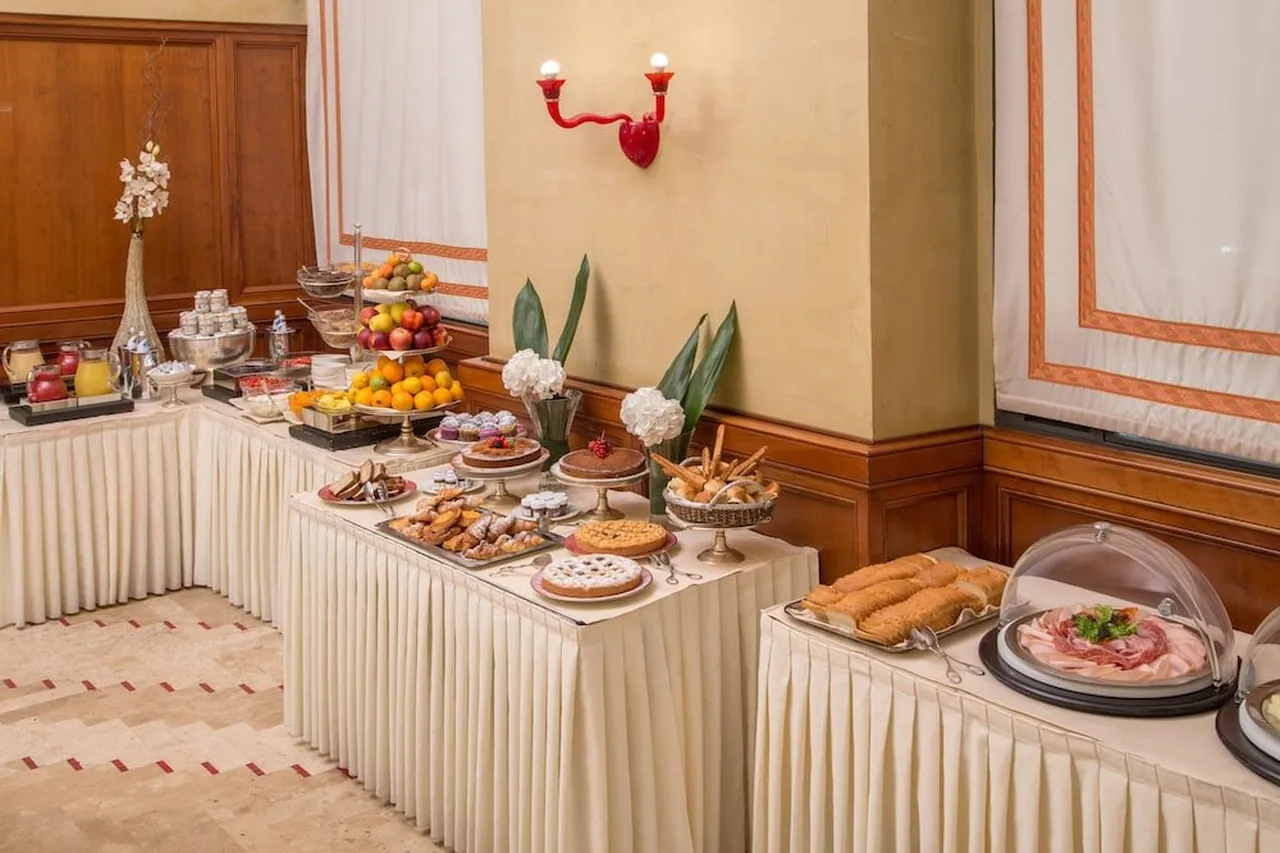 UNA Hotels Decò Roma — rooms and atmosphere
