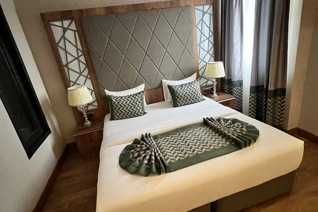 United Hotel International — rooms and atmosphere