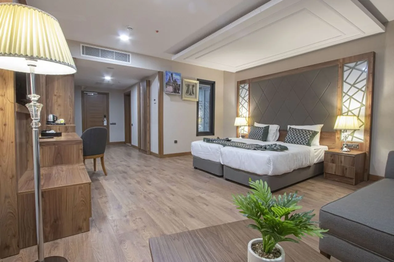 United Hotel International — rooms and atmosphere