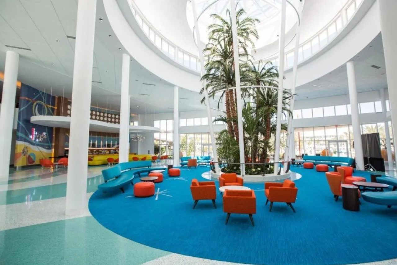 Universal's Cabana Bay Beach Resort — rooms and atmosphere