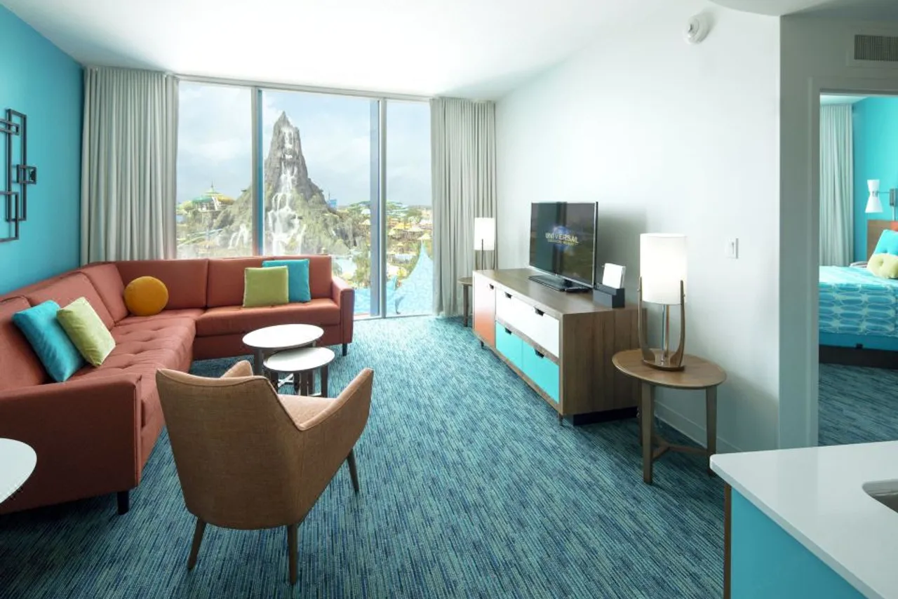 Universal's Cabana Bay Beach Resort — rooms and atmosphere