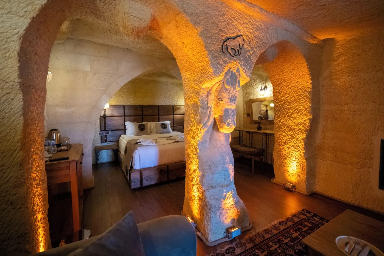 Urgup Evi Cave Hotel — ภาพห้องพักและบรรยากาศ