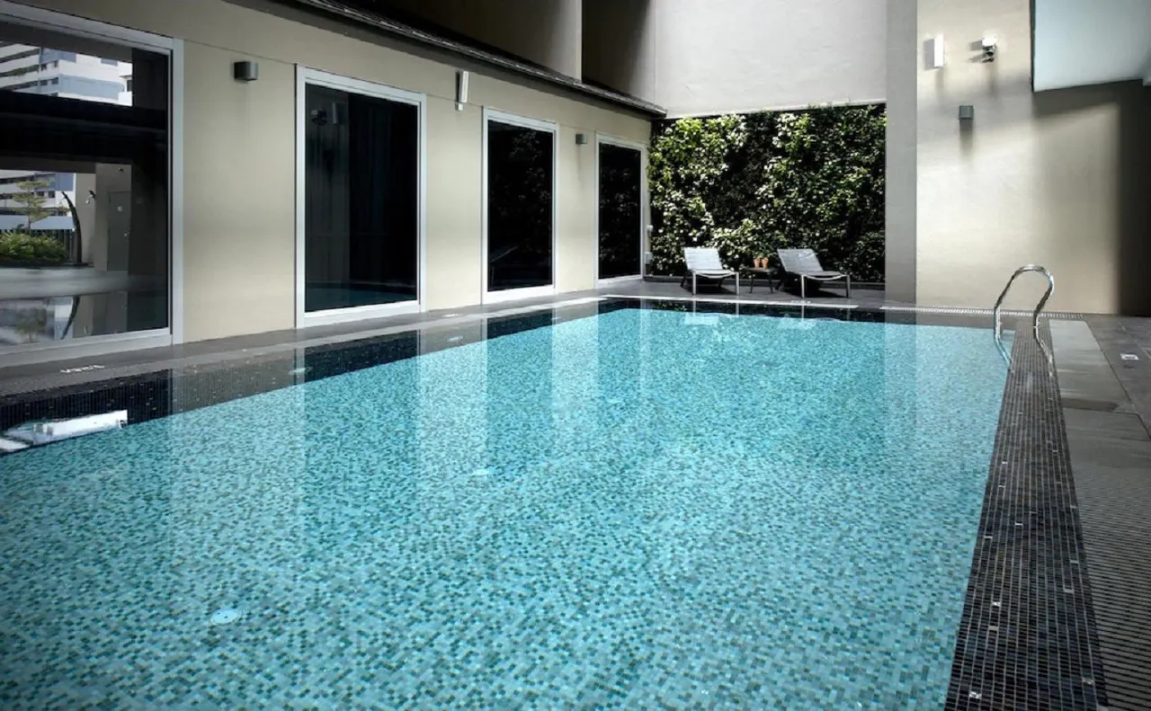 V Hotel Bencoolen — rooms and atmosphere