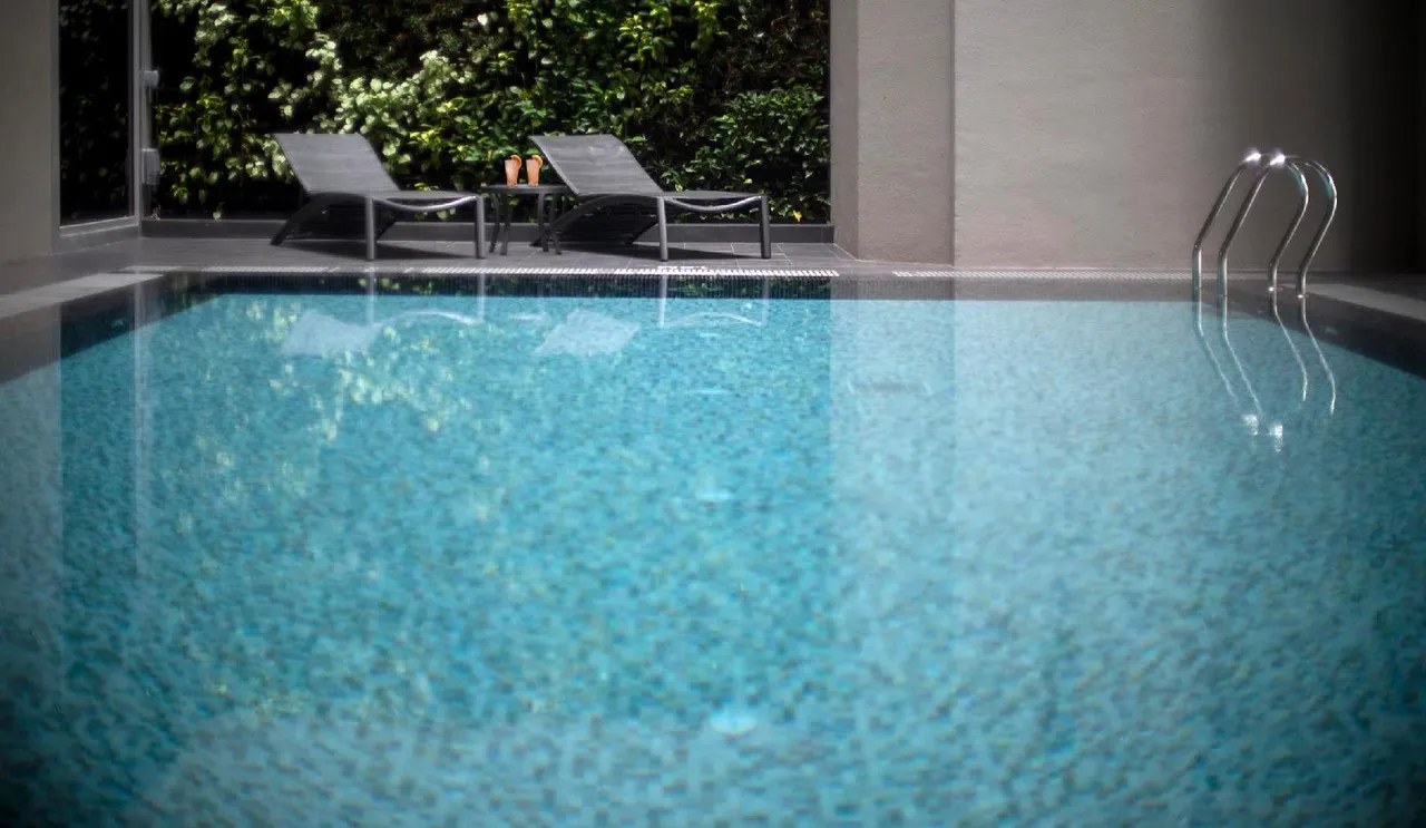 V Hotel Bencoolen — rooms and atmosphere