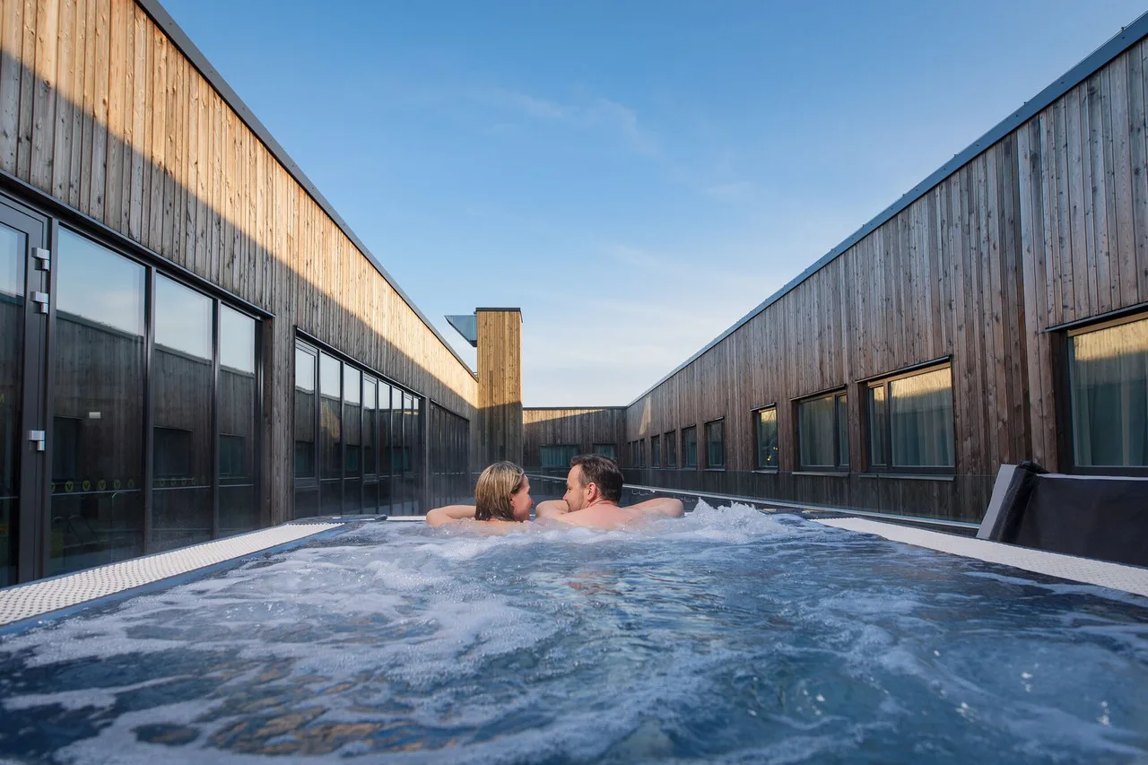 V Spa & Conference Hotel — ภาพห้องพักและบรรยากาศ
