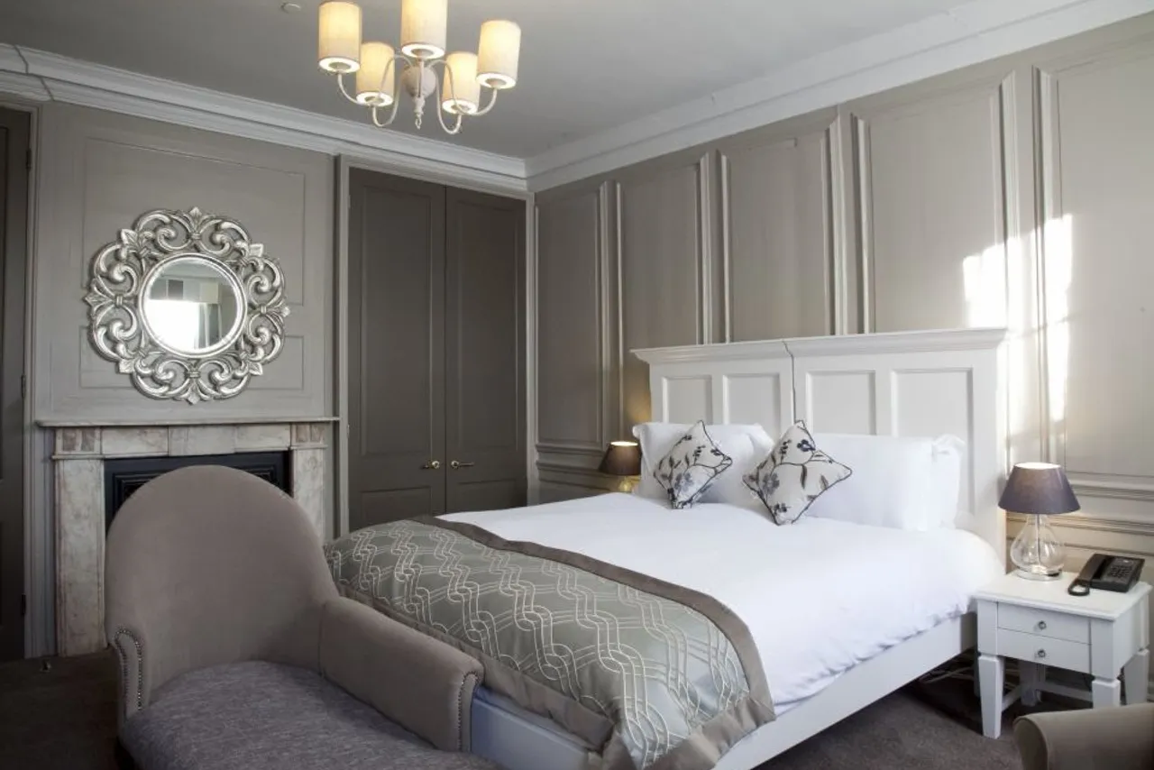 Vanbrugh House Hotel — rooms and atmosphere