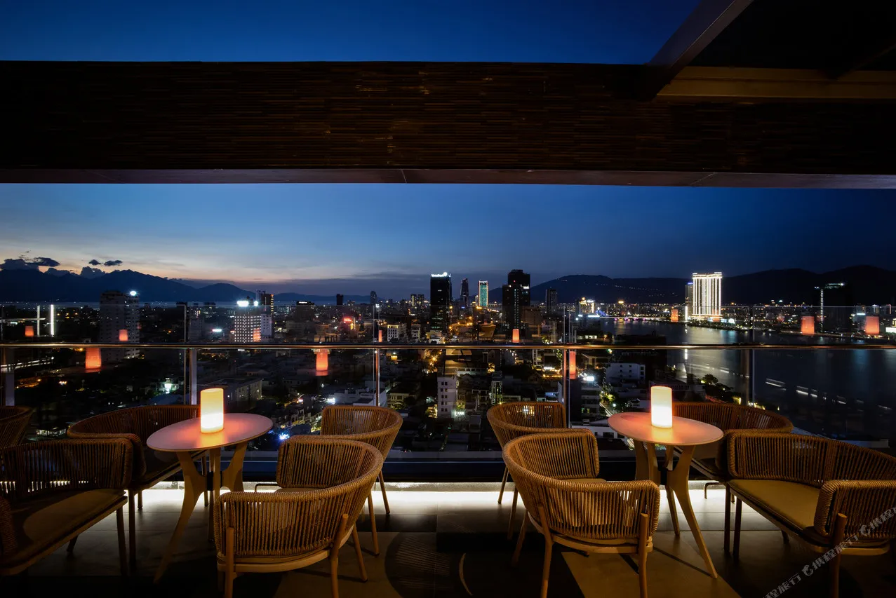 Vanda Hotel — rooms and atmosphere
