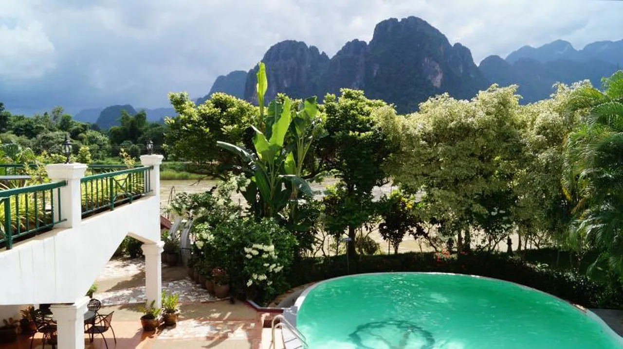 Vansana Vang Vieng — rooms and atmosphere
